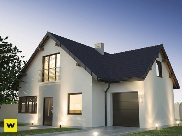 Modernes Einfamilienhaus mit Satteldach, Garage und beleuchtetem Eingangsbereich abends.